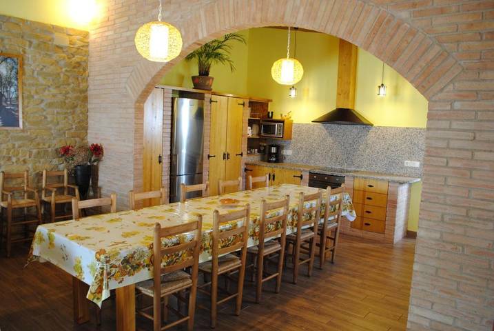 Casa rural para 14 personas, con Balcón y Terraza además de Jardín y Piscina en Porqueras - 3