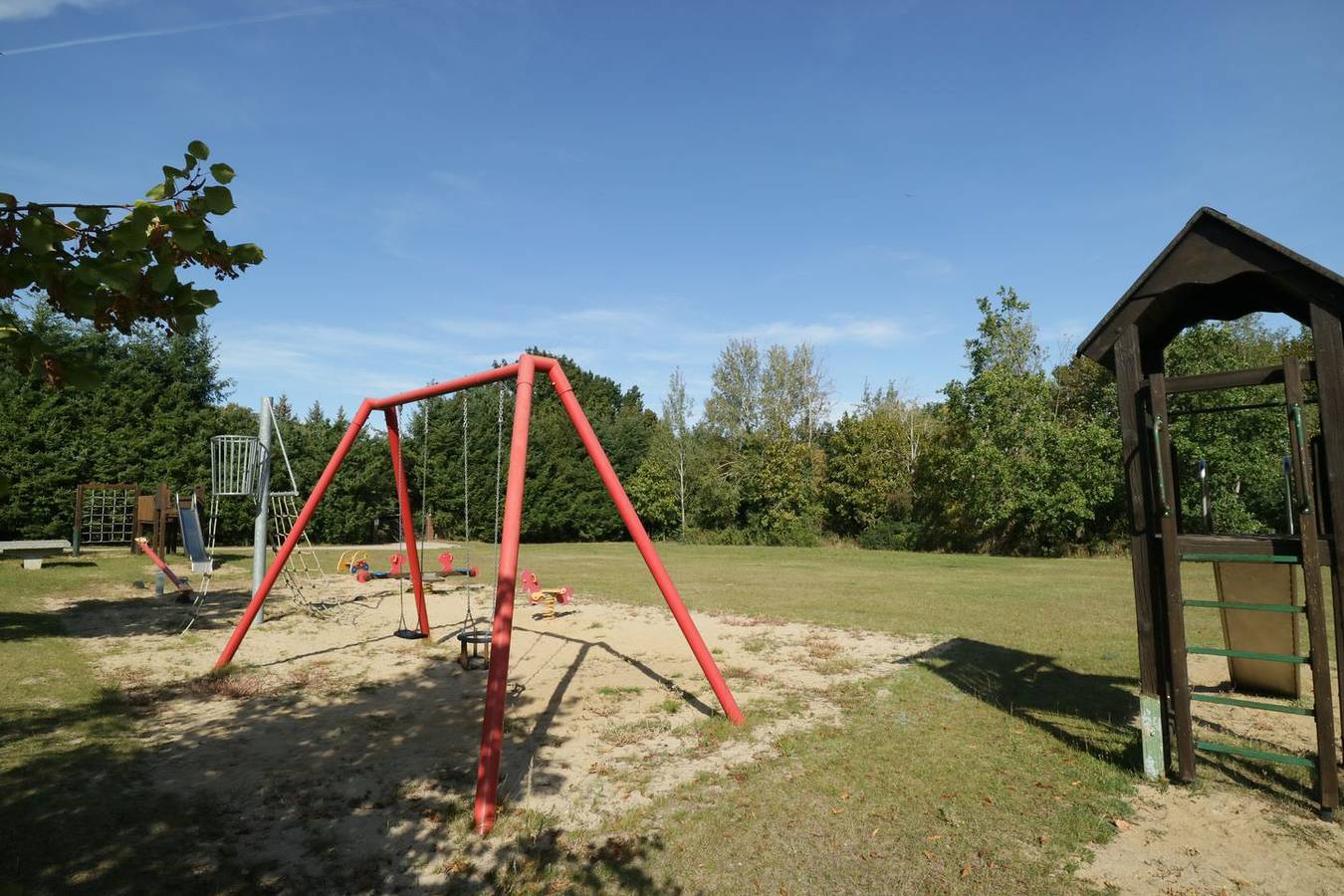Gemütliches Ferienhaus in ruhiger, idylischer Lage am Hang und See mit Kamin in Schwarz, Mecklenburgische Seenplatte