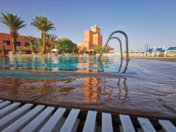 Hôtel pour 2 personnes, avec piscine et jardin ainsi que vue sur le lac et vue dans Tinghir