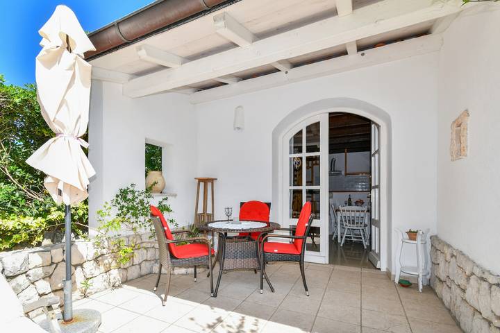 Ferienwohnung für 2 Personen, mit Balkon/Terrasse und Pool auf Rab