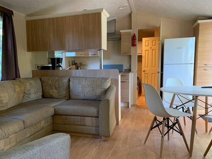 Camping Le Pontillou - Mobilheim 4 personen - Mobilheim Cottage : 1 Suite + 1 Schlafzimmer - Kamin - Tv - Großer Kühlschrank - 4 pers. in Villamblard, Périgord Pourpre