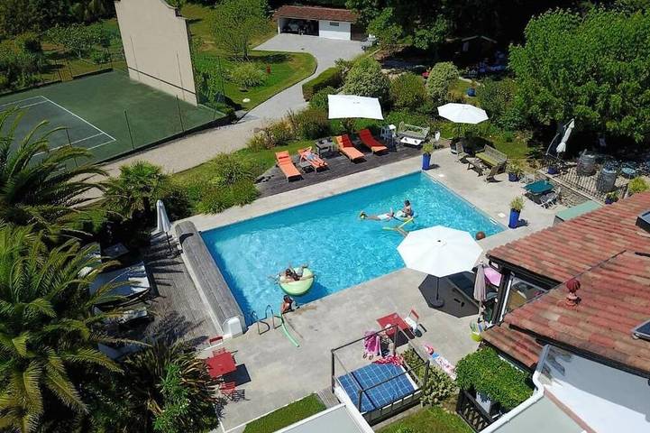 Gîte pour 2 personnes, avec balcon et piscine ainsi que jardin et jacuzzi