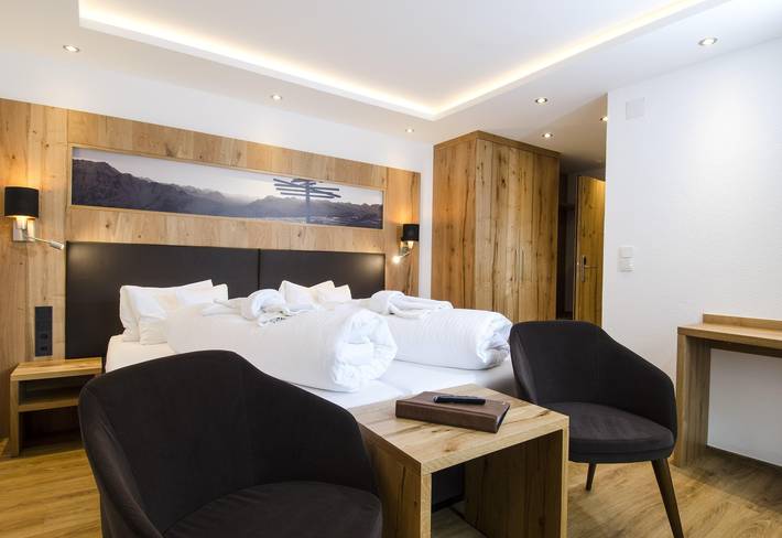 Ganze Ferienwohnung, Doppelzimmer mit Dusche, Wc in Ischgl, Verwall