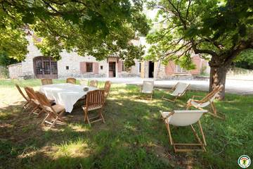 Gîte pour 8 personnes, avec terrasse et jardin à Savasse