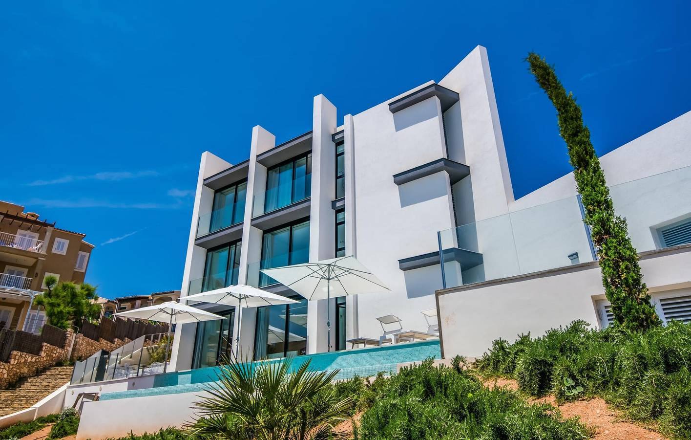 Apartment mit Meerblick, Pool und Grill, 2 km zum Strand in Cala Anguila, Manacor