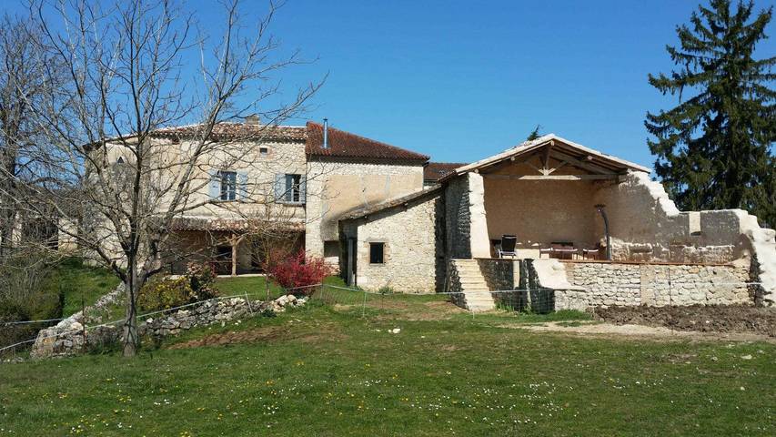 Gîte pour 3 personnes, avec piscine et terrasse