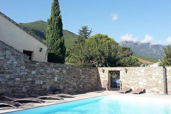 Appartement de vacances pour 4 personnes, avec vue ainsi que piscine et balcon