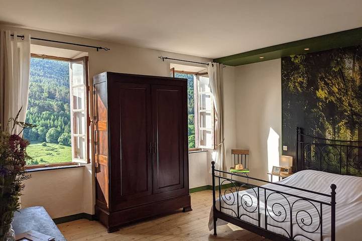 Grande chambre d'hôtes double pour familles in Montaillou, Ariège