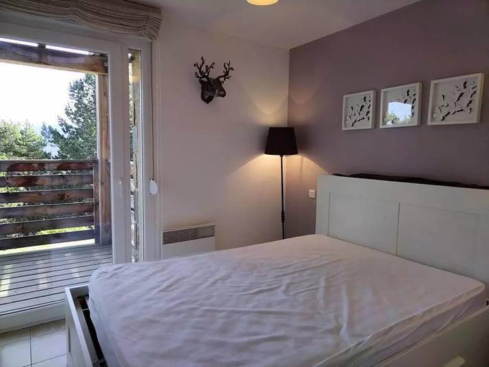 Apartamento entero, Muy bonita cabaña T2 con vista al jardín bosque in Les Angles, Parque Natural Regional de los Pirineos Catalanes