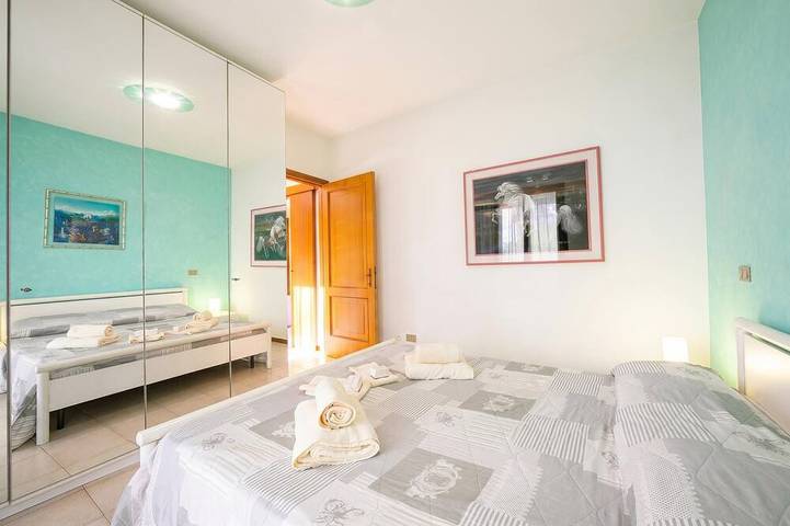 Ganze Wohnung, Cinzia Apartment am Strand - Pool, Garage & Terrasse, Sirmione, Italien in Colombare, Sirmione