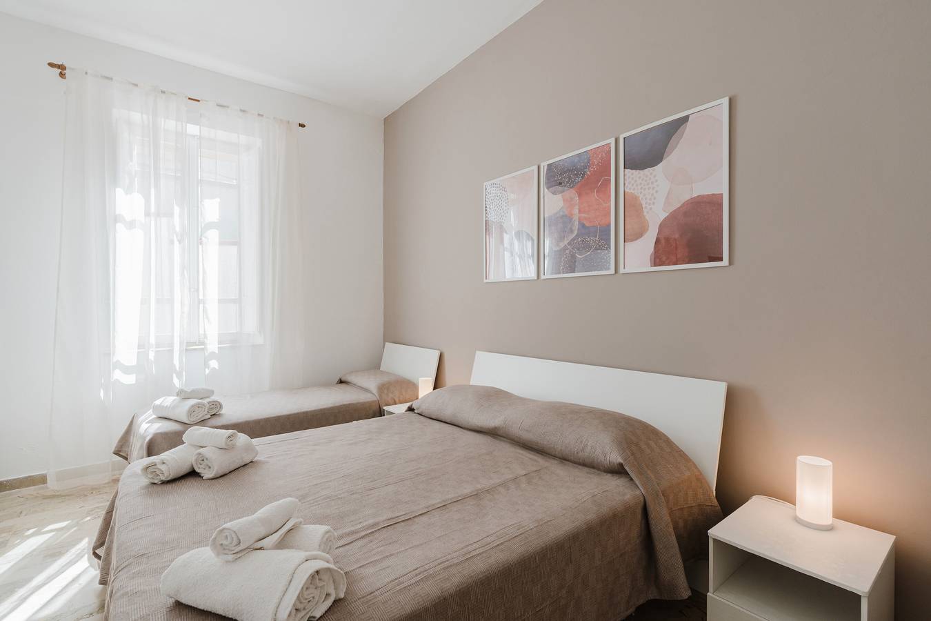 Appartement entier, Appartement 'Sea Nest - Près de la Plage' avec terrasse privée, Wi-Fi et climatisation in Balestrate, Province de Palerme