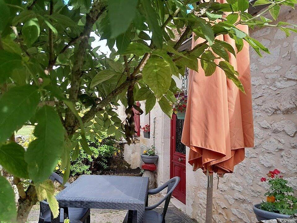 Gîte chez "mademoiselle Emilie" in Lunegarde, Massif central