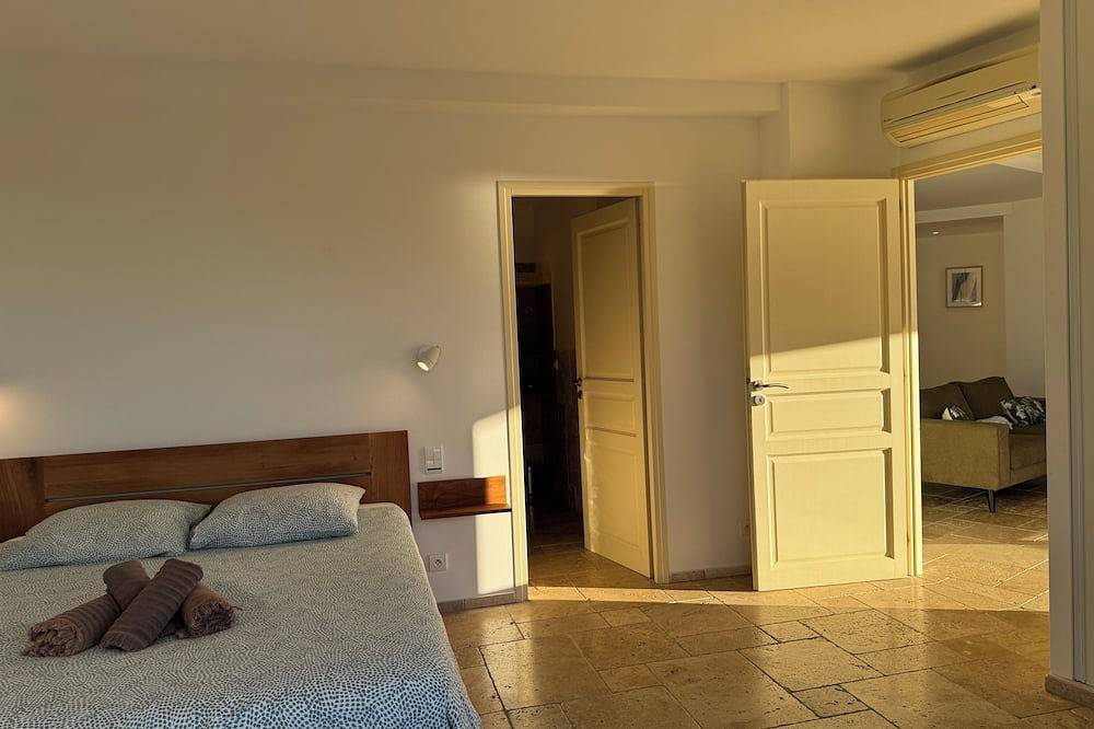 Appartement entier, Rez-de-villa privatif avec grand jardin et bassin chauffé. Vue mer, Tizzano in Tizzano, Sartène