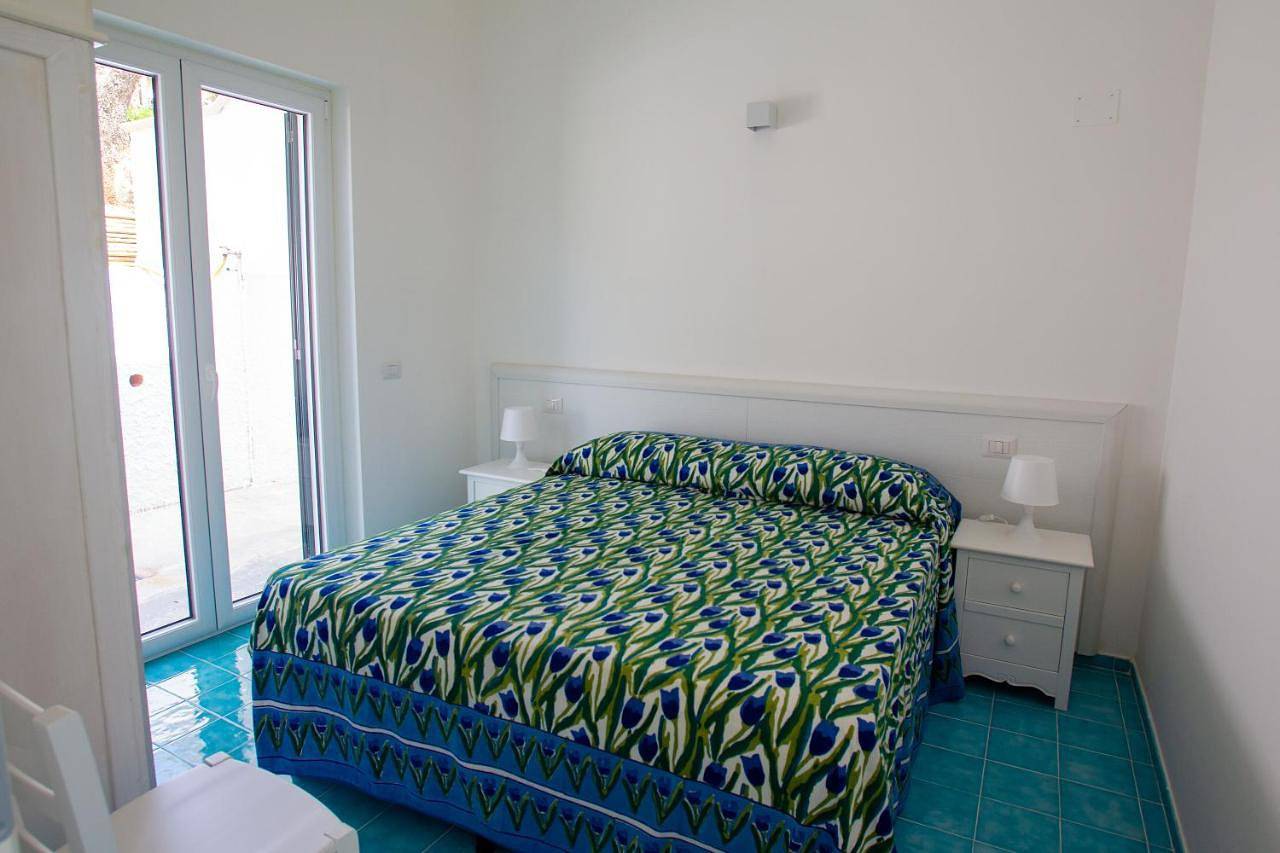 Small Double Room in Palinuro, Centola