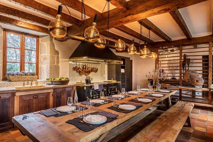 Location de vacances pour 14 personnes, avec jardin ainsi que piscine et vue à Junhac - 2