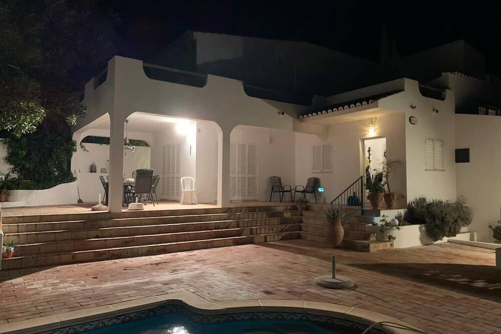 Ruhig gelegene Familienvilla mit Pool und schöner Aussicht bei Faro (+ Wifi/Ac) in Estoi, Faro
