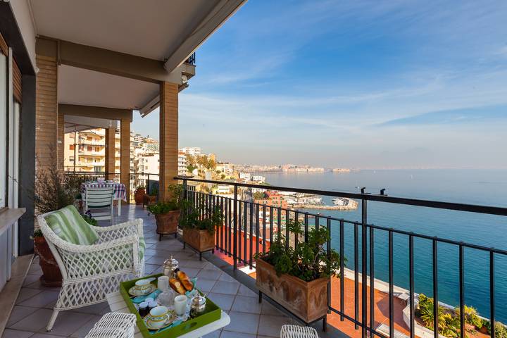 Ferienwohnung für 6 Personen, mit Balkon und Terrasse in Neapel - 2