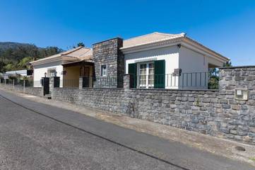 Gîte pour 2 personnes, avec jardin ainsi que terrasse et vue à Santana