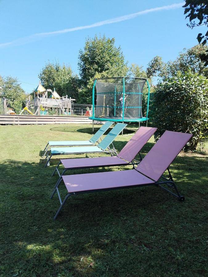 Location de vacances pour 10 personnes, avec Terrasse ainsi que Jardin et Vue à Trélou-sur-Marne