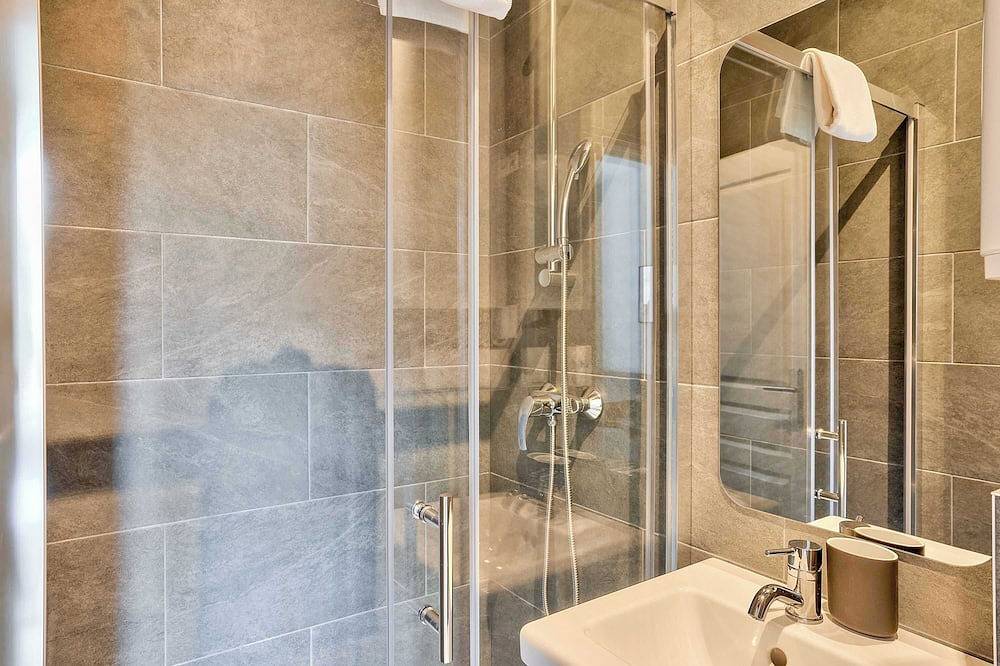 Entire apartment, Beautiful quiet and cosy studio in the south of Paris in Ivry-sur-Seine, Val-de-Marne