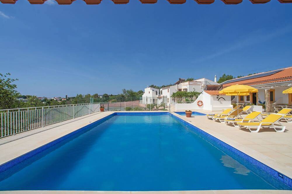 Leuk appartement in vakantiehuis voor 3 personen met zwembad, Wifi, airco, Tv, terras en parking in Paderne, Faro District