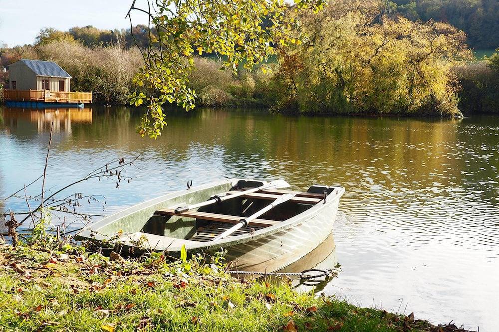 Cabane la terre est ronde pour ceux qui s'aiment in Colleville, Région du Havre