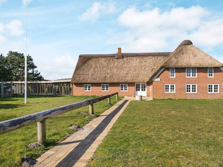 Ferienhaus für 25 Personen, mit Terrasse und Pool, kinderfreundlich