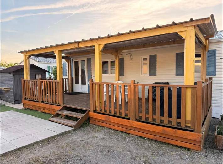 Camping pour 6 personnes, avec Terrasse ainsi que Jardin et Piscine