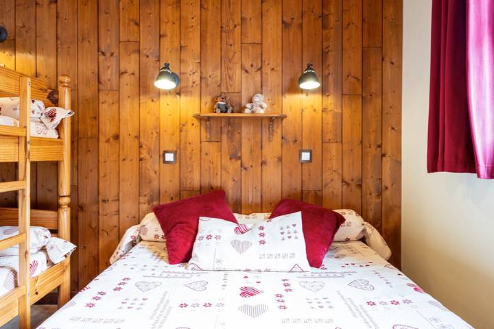 Ganze Wohnung, Ferienwohnung 'Chardonneret' mit Bergblick, Gemeinschaftsterrasse und Wi-Fi in La Giettaz, Albertville und Umgebung