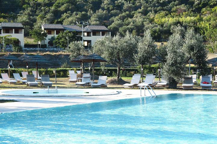 Ferienpark für 4 Personen, mit Kinderpool und Balkon/Terrasse sowie Pool in Italien - 3