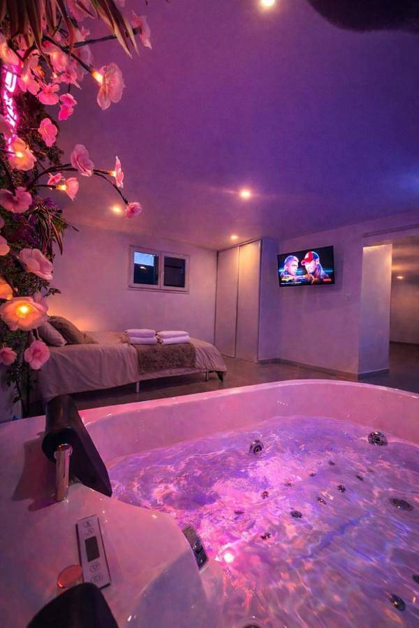 Gîte pour 4 personnes, avec jacuzzi à Naintré