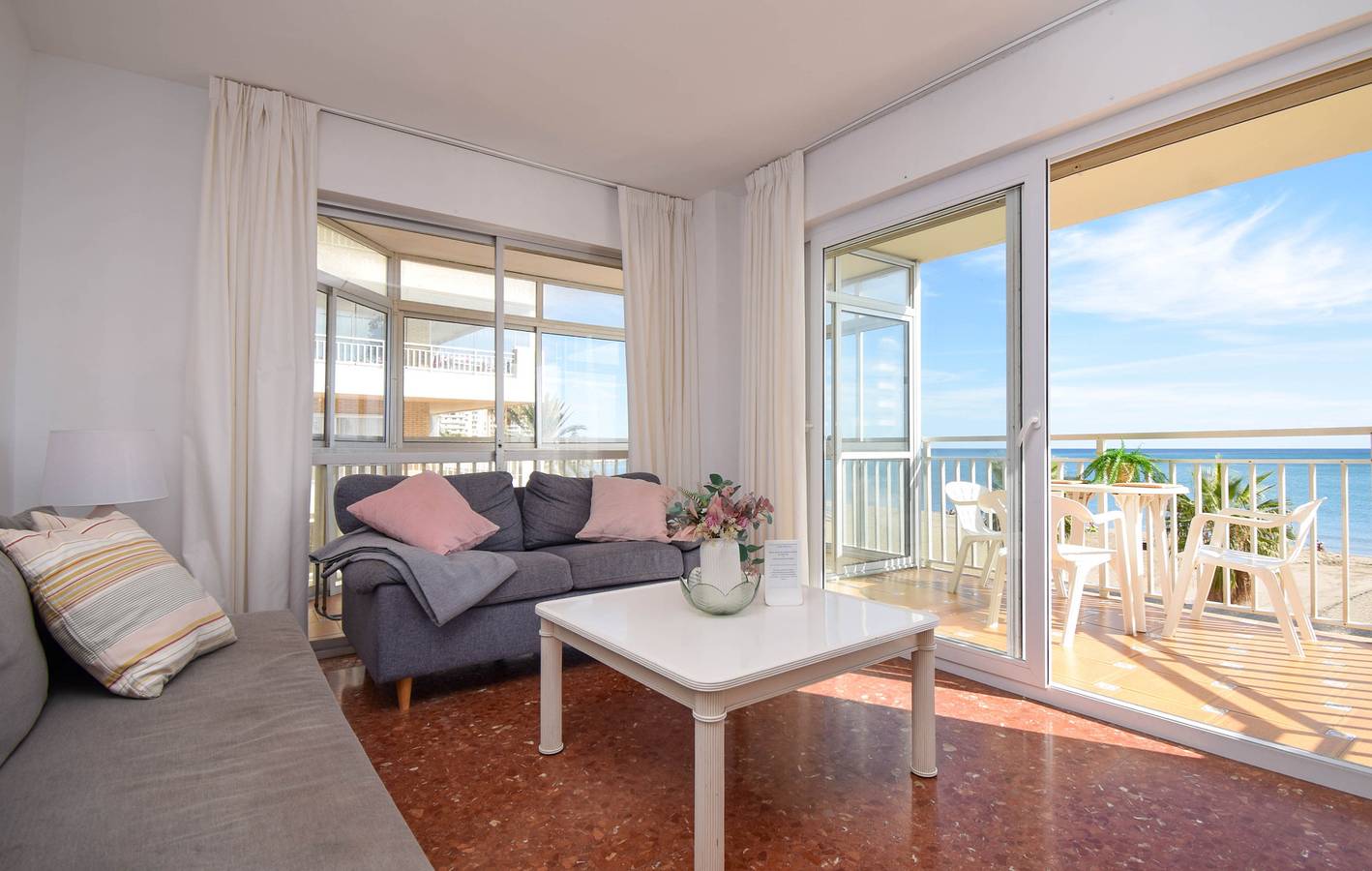 Ganze Wohnung, Ref: 320 Beach front apartment in Torreblanca with amazing sea views in Los Boliches, Fuengirola