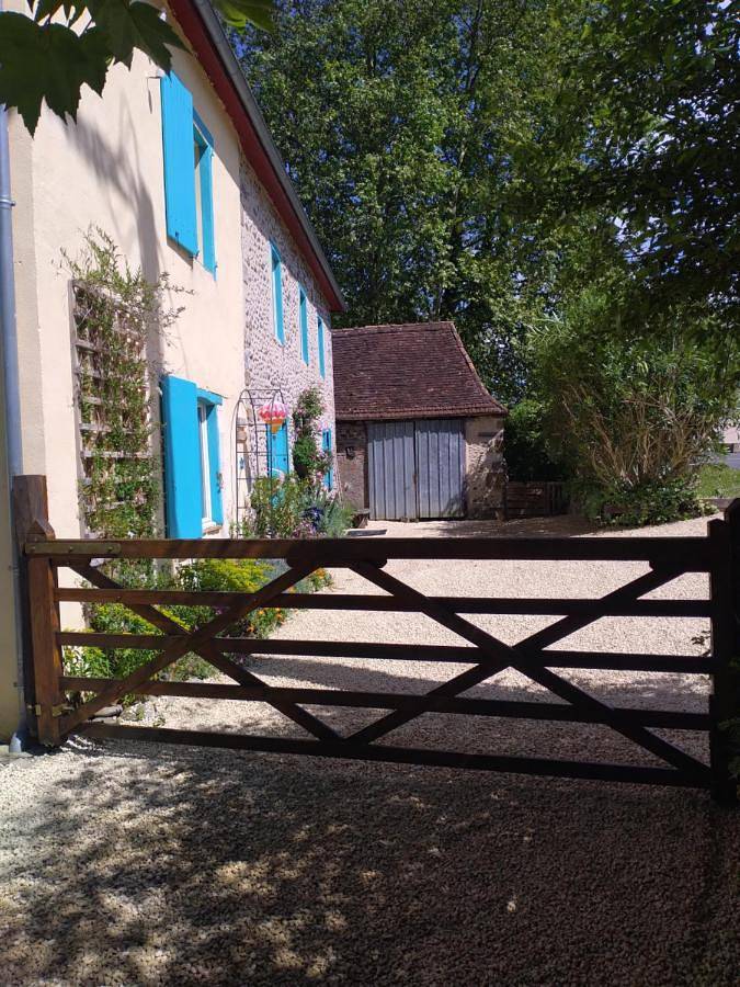 Location de vacances pour 7 personnes, avec jardin ainsi que piscine et jacuzzi à Charritte-de-Bas - 4