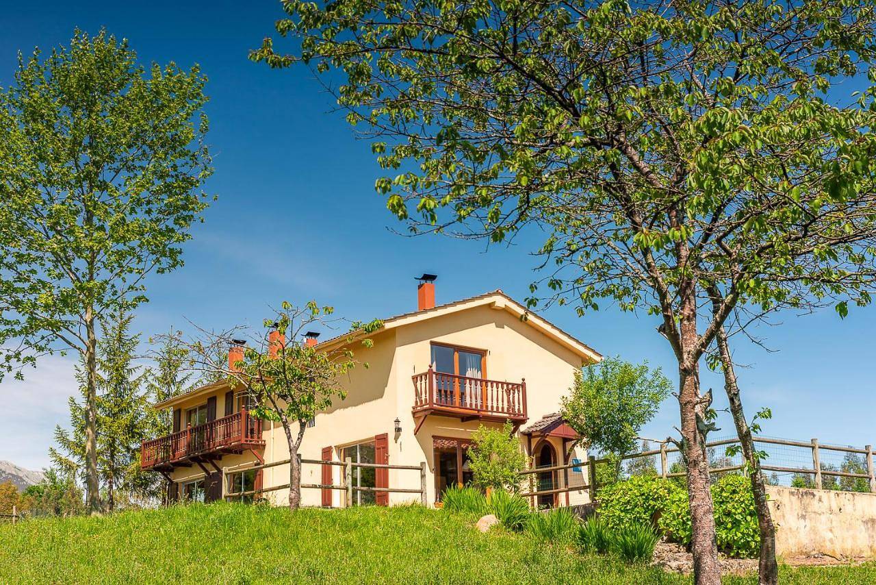 Three-Bedroom House in Piloña, Costa Verde