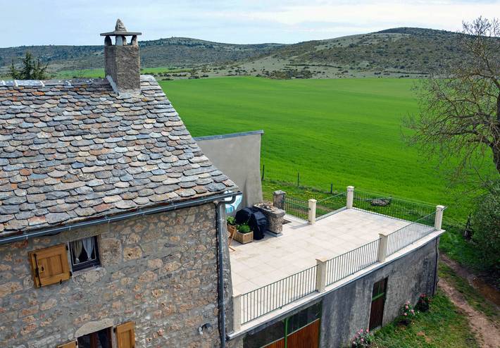 Gîte pour 5 personnes, avec Terrasse ainsi que Jardin et Vue à Montbrun