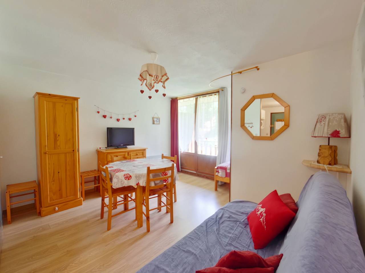 Appartement entier, Studio Lumineux avec Loggia aux Rousses in Les Rousses, Parc naturel régional du Haut-Jura