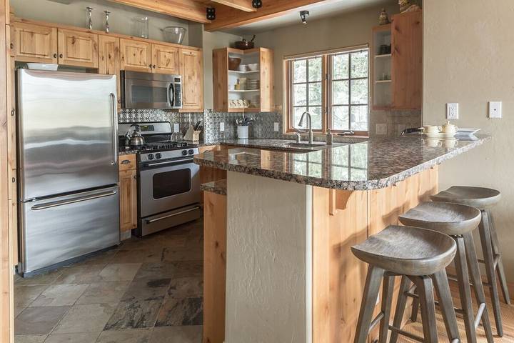 Vacation rental for 12 people, with balcony and hot tub in Big Sky