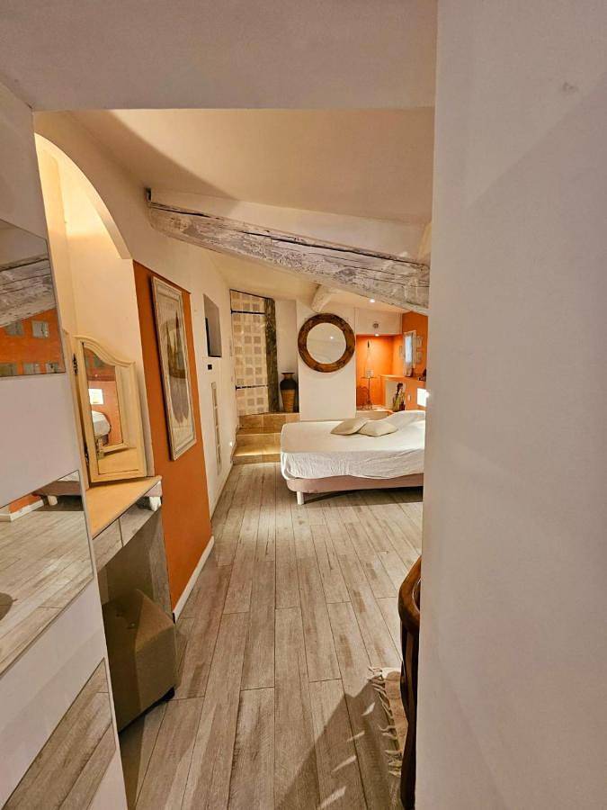 Chambre d’hôte pour 2 personnes, avec jardin ainsi que piscine et vue à Cotignac - 2