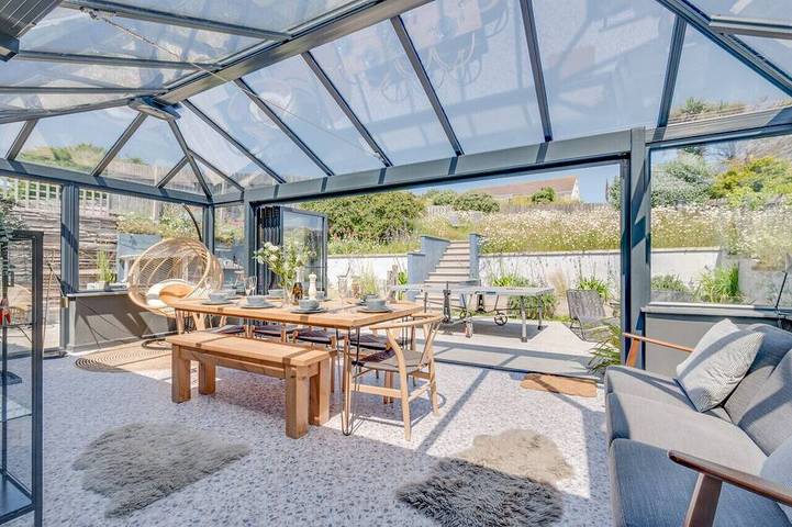 Glamping for 8 people, with garden and terrace, with pets in Mawgan Porth
