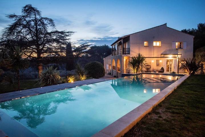 Villa pour 12 personnes, avec jardin et piscine