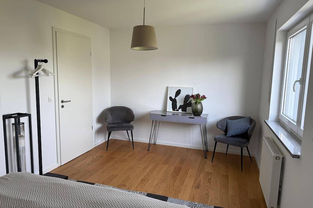 Ganze Wohnung, Ruhiges Zimmer am Fluss in Erlangen – Privater Eingang & Blick ins Grüne in Erlangen, Franken