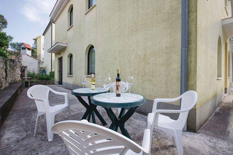 Geheel appartement, Apartments Čiovo - Two Bedroom Apartment with Terrace (A5) in Okrug Gornji, Čiovo