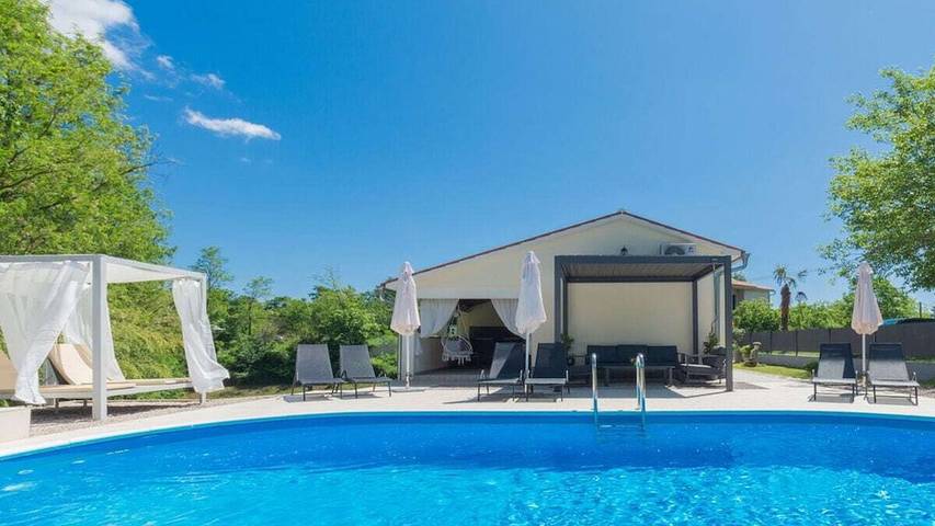 Ferienhaus für 6 Personen, mit Garten und Pool