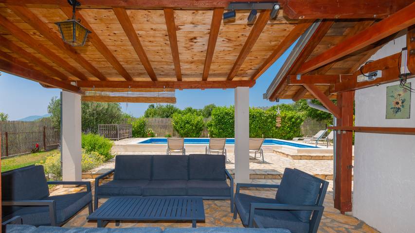 Villa Ivka-Omiš by Villas Guide in Dalmatinisches Zagora