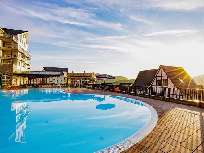 Ferienhaus für 10 Personen, mit Terrasse und Sauna sowie Pool, kinderfreundlich in Heimbach - 2