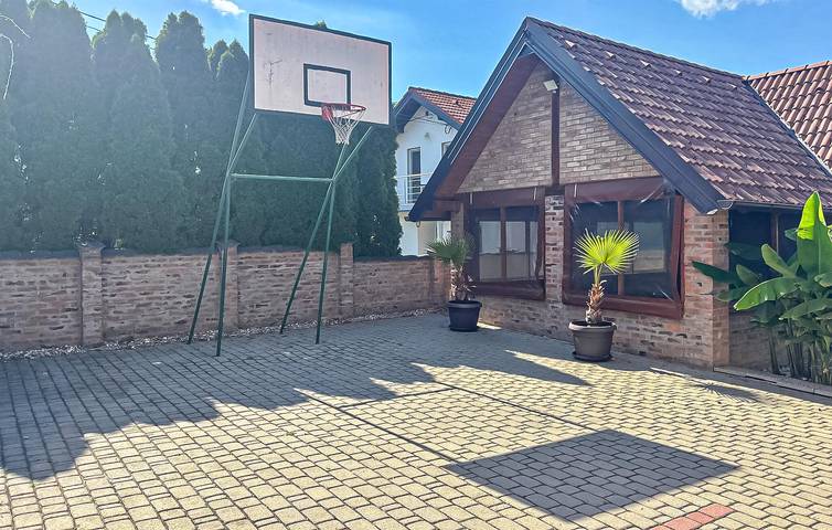 Stilvolle Ferienwohnung in der Nähe der Donau mit Pool, Terrasse und WLAN in Osijek-Baranja
