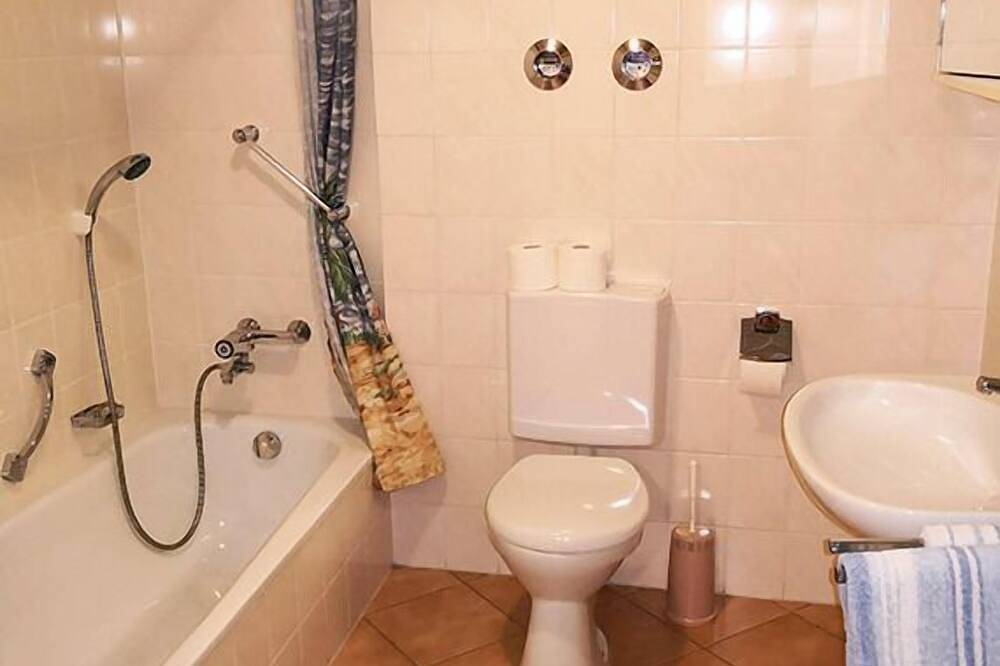 Ganze Wohnung, Gemütliches Feriendomizil (57 m2) in Bad Birnbach mit Terrasse in Bad Birnbach, Bayerische Golf und Thermenland