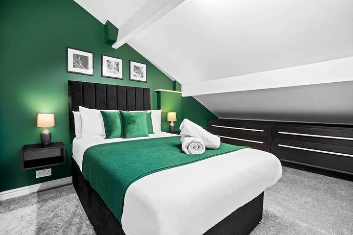Luxury Townhouse - 4 Bed - Terrace - Parking in Birmingham, Birmingham Area