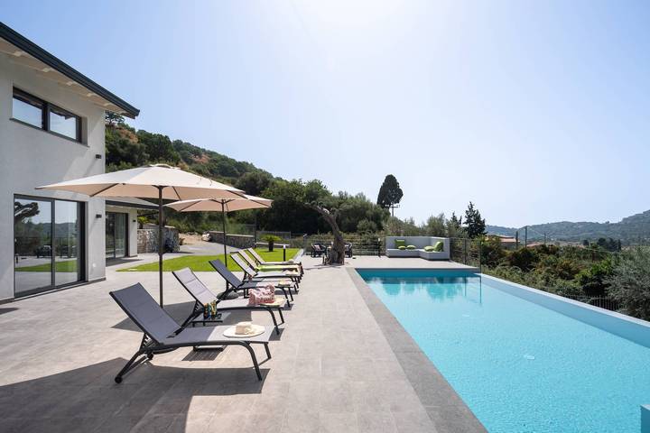 Villa pour 6 personnes, avec jardin et piscine