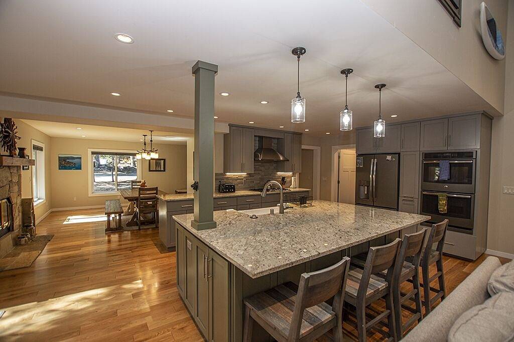 Stephens Retreat: 4 Br / 3. 5 Ba Haus / Hütte in Carnelian Bay, Schlafmöglichkeiten für 11 in Carnelian Bay, Placer County